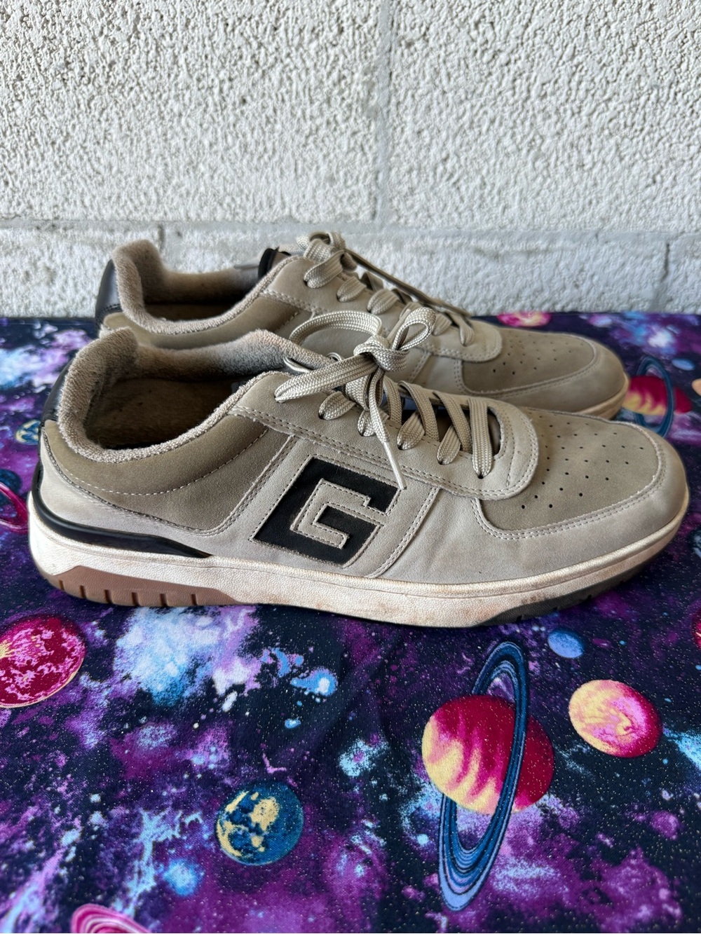 Guess Men's Sneakers in Beige with Black G Logo